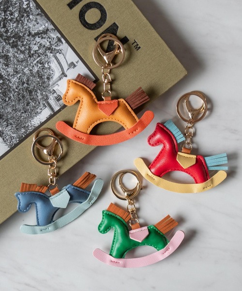 VitaFelice（ヴィータフェリーチェ）の「木馬モチーフバッグチャーム（チャーム・レディース・レッド/ブラウン/グリーン/ブルー/ホワイト・FREE）」の13枚目の写真