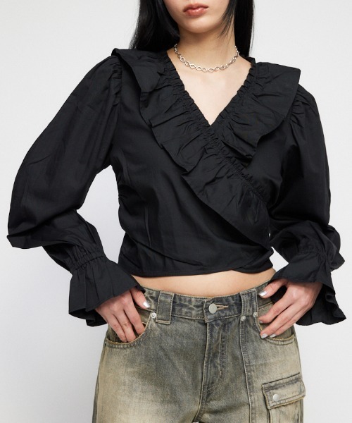 LAGUA GEM（ラグアジェム）の「VOLUME FRILL シャツ（シャツ/ブラウス・レディース・ホワイト/ブラック/グレイッシュベージュ・FREE）」の2枚目の写真