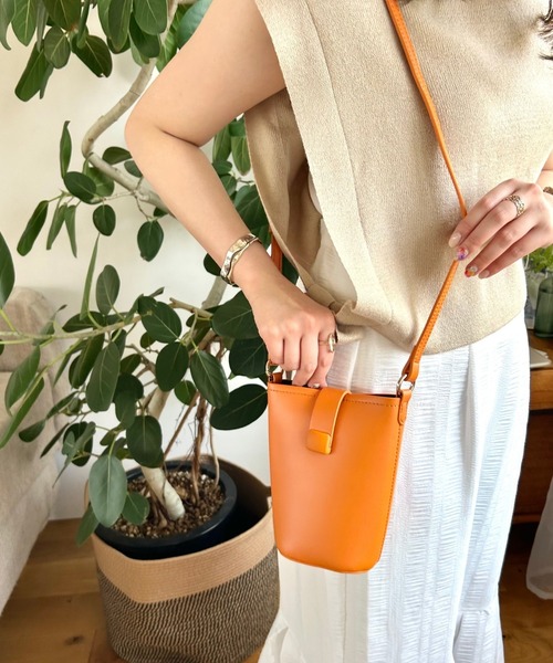 ORiental TRaffic（オリエンタルトラフィック）の「フラップ付きショルダーポーチ BA-231（ショルダーバッグ・レディース・ブラック/ホワイト/グリーン/オレンジ/ピンク・ﾌﾘ-）」の5枚目の写真