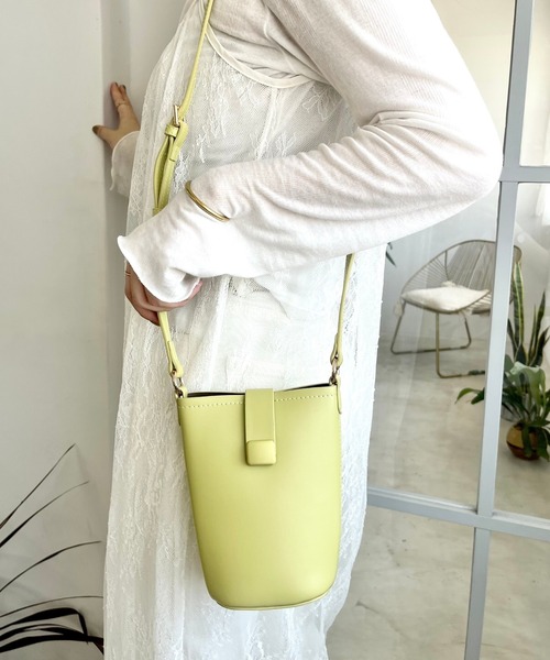 ORiental TRaffic（オリエンタルトラフィック）の「フラップ付きショルダーポーチ BA-231（ショルダーバッグ・レディース・ブラック/ホワイト/グリーン/オレンジ/ピンク・ﾌﾘ-）」の3枚目の写真