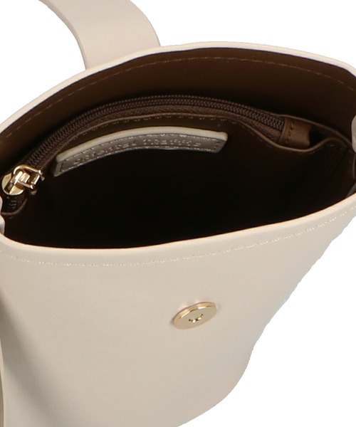 ORiental TRaffic（オリエンタルトラフィック）の「フラップ付きショルダーポーチ BA-231（ショルダーバッグ・レディース・ブラック/ホワイト/グリーン/オレンジ/ピンク・ﾌﾘ-）」の6枚目の写真