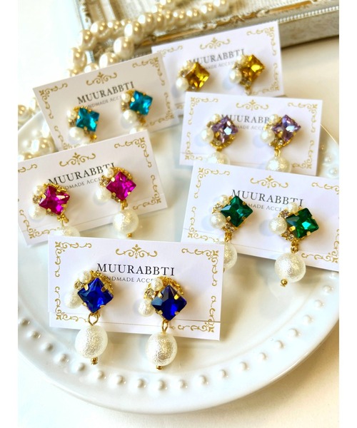 tone(トーン)の「【MUURABBTI】スクエアビジューとコットン風パールのイヤリング(MA)(イヤリング・レディース・エメラルドブルー/その他/その他1/コバルトブルー/アクア/バイオレット・FREE)」の8枚目の写真
