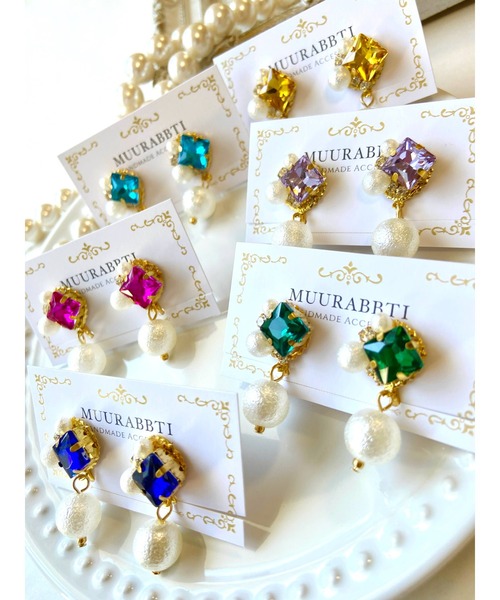 tone(トーン)の「【MUURABBTI】スクエアビジューとコットン風パールのイヤリング(MA)(イヤリング・レディース・エメラルドブルー/その他/その他1/コバルトブルー/アクア/バイオレット・FREE)」の9枚目の写真