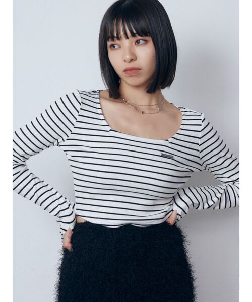 EMODA(エモダ)の「プレートクロップトップ(Tシャツ/カットソー・レディース・ホワイト/ブラック/グレー/その他・FREE)」の4枚目の写真