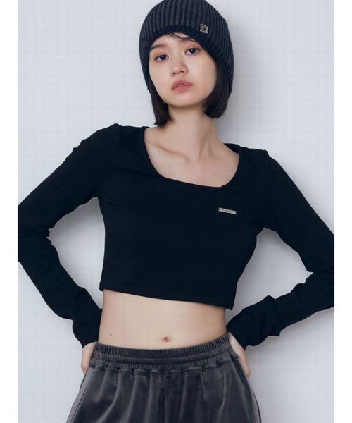 EMODA(エモダ)の「プレートクロップトップ(Tシャツ/カットソー・レディース・ホワイト/ブラック/グレー/その他・FREE)」の2枚目の写真