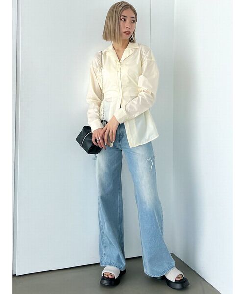 EMODA(エモダ)の「サイドオープンシェイプシャツ(シャツ/ブラウス・レディース・ブルー/アイボリー/ブラック・FREE)」の13枚目の写真