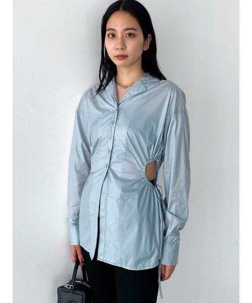 EMODA(エモダ)の「サイドオープンシェイプシャツ(シャツ/ブラウス・レディース・ブルー/アイボリー/ブラック・FREE)」の9枚目の写真