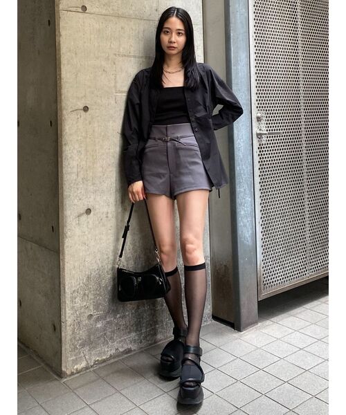 EMODA(エモダ)の「サイドオープンシェイプシャツ(シャツ/ブラウス・レディース・ブルー/アイボリー/ブラック・FREE)」の8枚目の写真