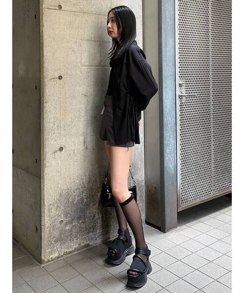 EMODA(エモダ)の「サイドオープンシェイプシャツ(シャツ/ブラウス・レディース・ブルー/アイボリー/ブラック・FREE)」の11枚目の写真