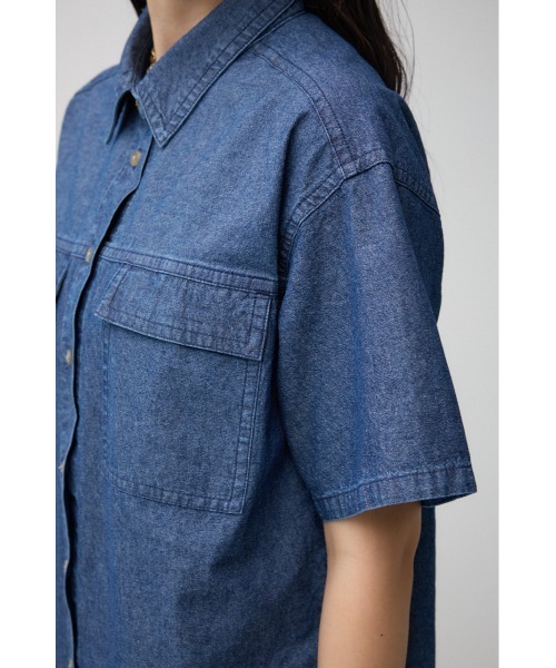 AZUL by moussy（アズールバイマウジー）の「シャンブレーオーバーシャツ（シャツ/ブラウス・レディース・ダークブルー/ライトブルー・FREE）」の4枚目の写真