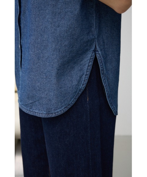 AZUL by moussy（アズールバイマウジー）の「シャンブレーオーバーシャツ（シャツ/ブラウス・レディース・ダークブルー/ライトブルー・FREE）」の5枚目の写真