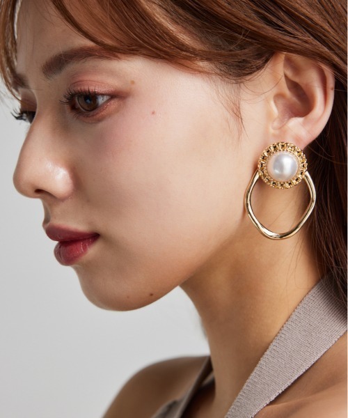 rienda（リエンダ）の「2WAYビッグフェイクパールピアス（ピアス（両耳用）・レディース・ゴールド/シルバー・FREE）」の2枚目の写真