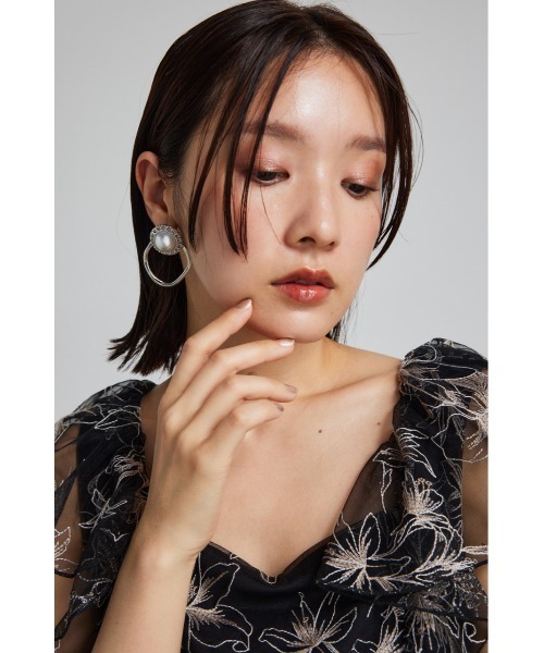 rienda（リエンダ）の「2WAYビッグフェイクパールピアス（ピアス（両耳用）・レディース・ゴールド/シルバー・FREE）」の11枚目の写真