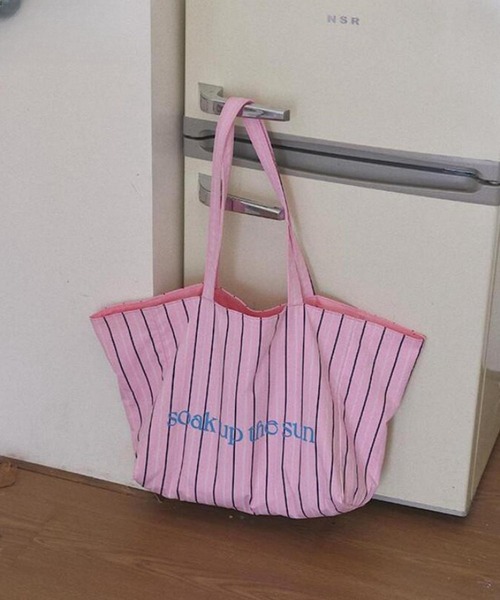 LA VORAGINE（ラ ヴォラジネ）の「大容量ストライプトートバッグ