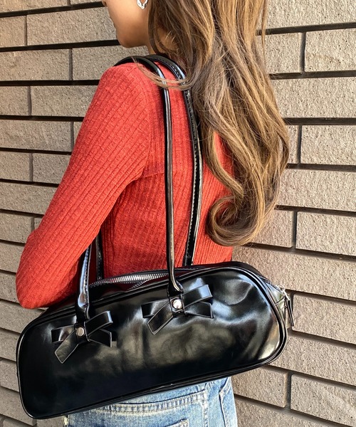 NANEA(ナネア)の「リボン付きワイドボストンバッグ(ハンドバッグ・レディース・ブラック/ピンク/アイボリー/ワインレッド・フリー)」の5枚目の写真