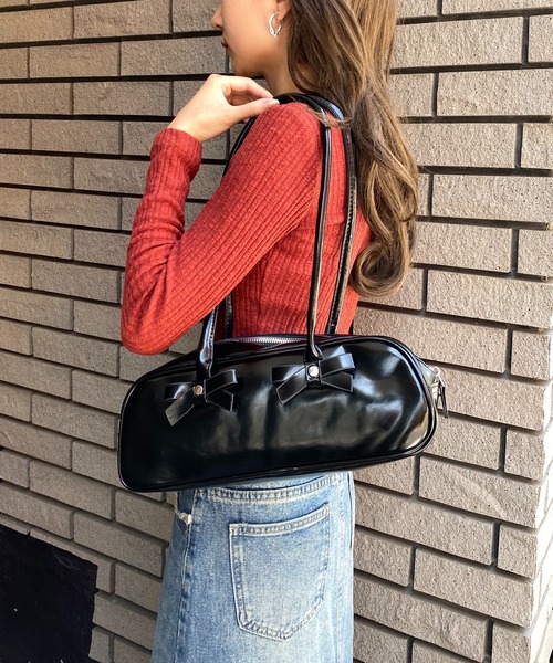NANEA(ナネア)の「リボン付きワイドボストンバッグ(ハンドバッグ・レディース・ブラック/ピンク/アイボリー/ワインレッド・フリー)」の7枚目の写真