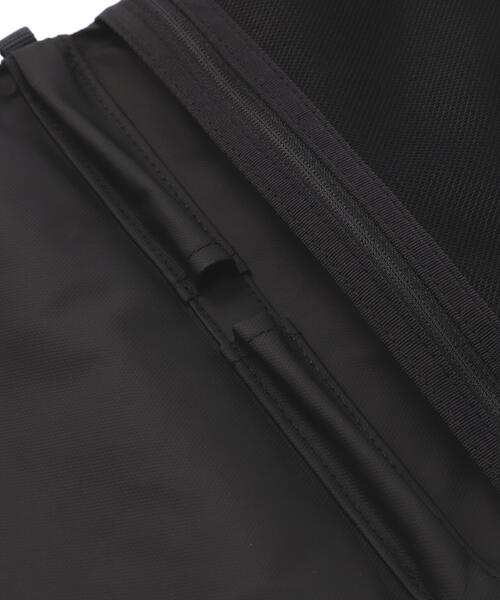 BEAVER(ビーバー)の「Topologie/トポロジー Flat Sacoche Small Dry フラットサコッシュ 【バッグ単体】(ショルダーバッグ・メンズ・ブラック・F)」の5枚目の写真