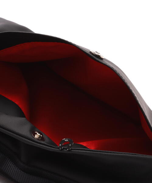 BEAVER(ビーバー)の「Topologie/トポロジー Flat Sacoche Small Dry フラットサコッシュ 【バッグ単体】(ショルダーバッグ・メンズ・ブラック・F)」の4枚目の写真