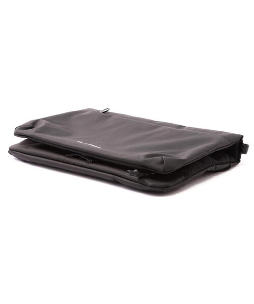BEAVER(ビーバー)の「Topologie/トポロジー Flat Sacoche Small Dry フラットサコッシュ 【バッグ単体】(ショルダーバッグ・メンズ・ブラック・F)」の3枚目の写真