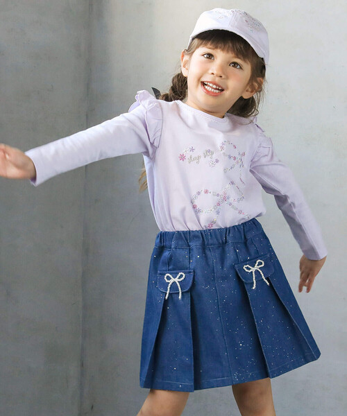 SLAP SLIP（スラップスリップ）の「リボンパールフラップ付きデニムプリーツスカパン(90~140cm)（スカート・キッズ・ブルー/ネイビー・90cm/100cm/120cm/110cm/130cm/140cm）」の5枚目の写真
