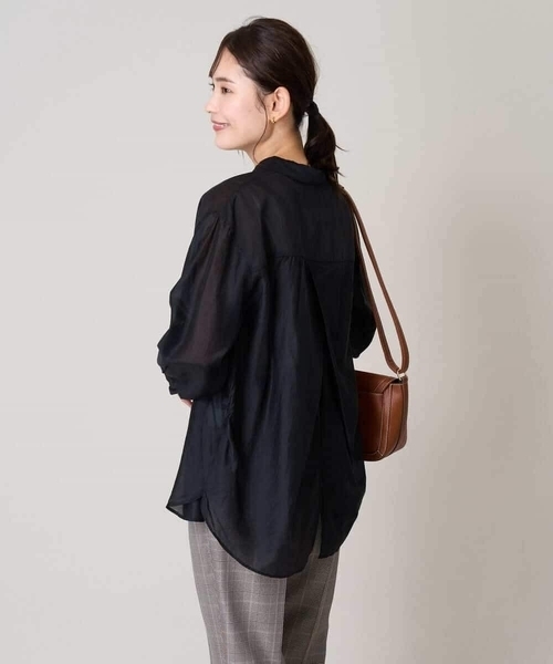 a.v.v(アーヴェヴェ)の「バックタックシアーシャツ(シャツ/ブラウス・レディース・ボルドー/ブルー/ブラック・36/38/42/34/40)」の5枚目の写真
