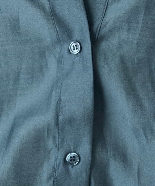 a.v.v(アーヴェヴェ)の「バックタックシアーシャツ(シャツ/ブラウス・レディース・ボルドー/ブルー/ブラック・36/38/42/34/40)」の7枚目の写真