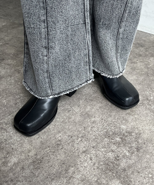 Thevon（ゼボン）の「スクエアヒールブーツ（ブーツ・レディース・ブラック/ダークブラウン・M/L）」の4枚目の写真