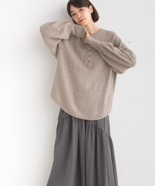 OMNES (オムネス) | ウール混ヘンリーネックニットプルオーバー (mocha) | トップス シンプル OMNES (オムネス) | ウール混ヘンリーネックニットプルオーバー
