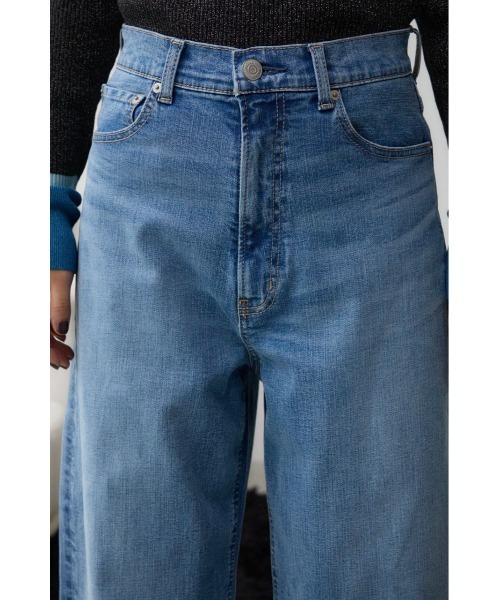 AZUL by moussy（アズールバイマウジー）の「AZUL DENIM カーブデニム（デニムパンツ・レディース・ライトブルー/グレー・SMALL/MEDIUM）」の19枚目の写真