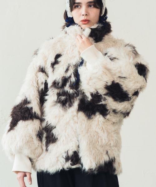 ORIENT MILLINERY(オリエント ミリナリー)の「VINTAGE LIKE COW FUR BLOUSON | ヴィンテージライク カウ柄ファー バルーンスリーブブルゾン(ブルゾン・レディース・ブラウン/アイボリー・FREE)」の5枚目の写真