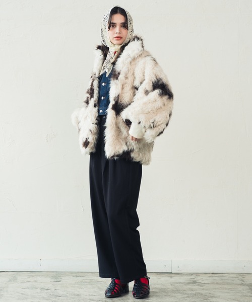 ORIENT MILLINERY(オリエント ミリナリー)の「VINTAGE LIKE COW FUR BLOUSON | ヴィンテージライク カウ柄ファー バルーンスリーブブルゾン(ブルゾン・レディース・ブラウン/アイボリー・FREE)」の4枚目の写真