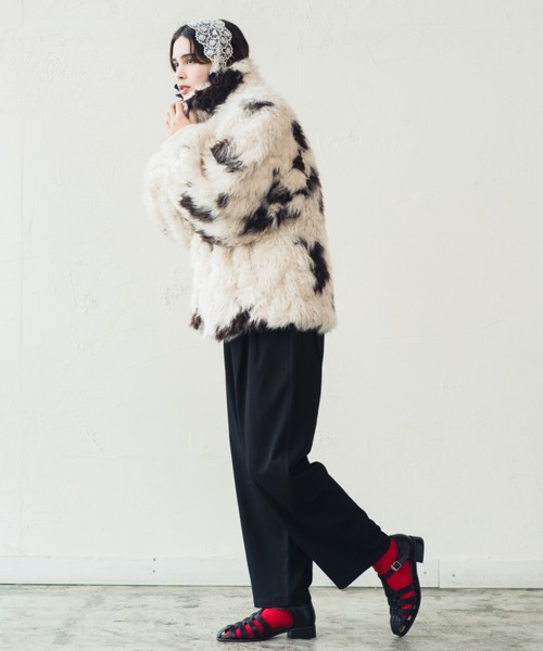 ORIENT MILLINERY(オリエント ミリナリー)の「VINTAGE LIKE COW FUR BLOUSON | ヴィンテージライク カウ柄ファー バルーンスリーブブルゾン(ブルゾン・レディース・ブラウン/アイボリー・FREE)」の6枚目の写真