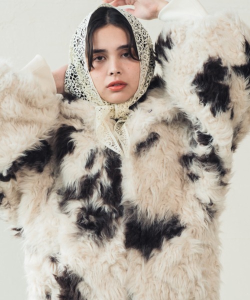 ORIENT MILLINERY(オリエント ミリナリー)の「VINTAGE LIKE COW FUR BLOUSON | ヴィンテージライク カウ柄ファー バルーンスリーブブルゾン(ブルゾン・レディース・ブラウン/アイボリー・FREE)」の8枚目の写真