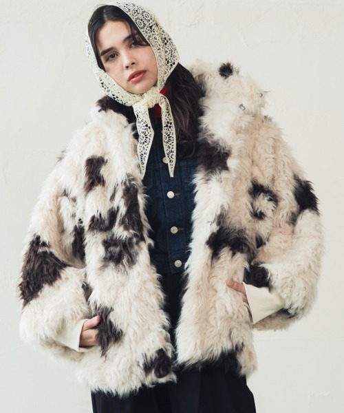 ORIENT MILLINERY(オリエント ミリナリー)の「VINTAGE LIKE COW FUR BLOUSON | ヴィンテージライク カウ柄ファー バルーンスリーブブルゾン(ブルゾン・レディース・ブラウン/アイボリー・FREE)」の3枚目の写真