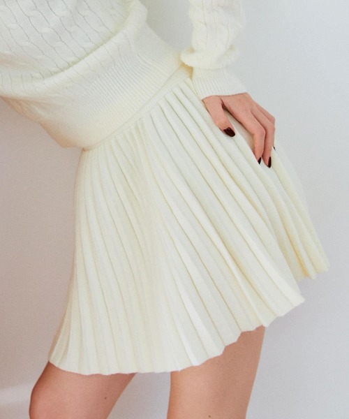 OLIVE des OLIVE(オリーブデオリーブ)の「【SETUPアイテム】ニットプリーツスカート(スカート・レディース・オフホワイト/トップグレー/レッド/ブラック・FREE)」の2枚目の写真