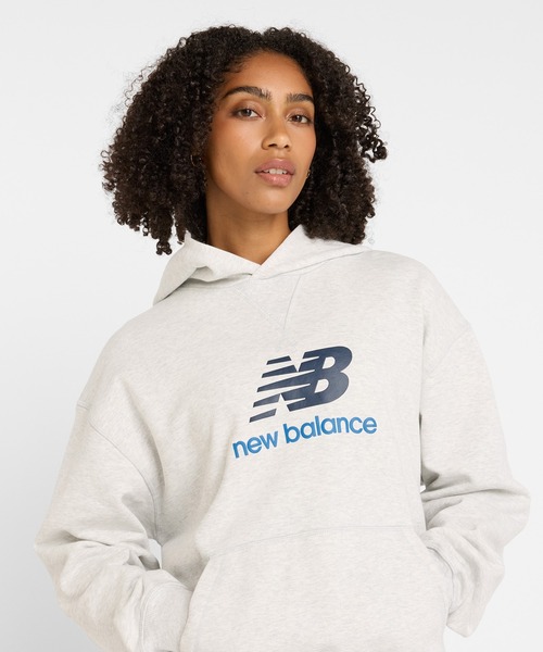 NEW BALANCE(ニューバランス)の「Athletics フレンチテリーロゴフーディ(パーカー・レディース・ヘザーグレー・LARGE/SMALL/MEDIUM)」の4枚目の写真