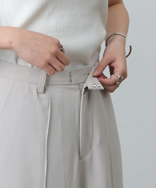 COLONY 2139（コロニートゥーワンスリーナイン）の「センターシームワイドストレートパンツ（スラックス・レディース・ライトグレー/ブラック/サックスブルー・FREE）」の22枚目の写真