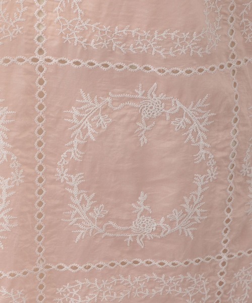 A part by(アパートバイ)の「エンブロイダリーキャミワンピース(ワンピース・レディース・オフホワイト/ライトピンク・FREE)」の15枚目の写真