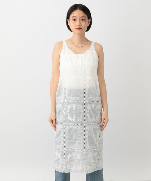 A part by(アパートバイ)の「エンブロイダリーキャミワンピース(ワンピース・レディース・オフホワイト/ライトピンク・FREE)」の6枚目の写真