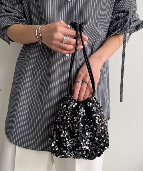 fredy emue（フレディエミュ）の「スパンコール巾着ショルダーバッグ（ショルダーバッグ・レディース・ブラック/ベージュ・FREE）」の2枚目の写真