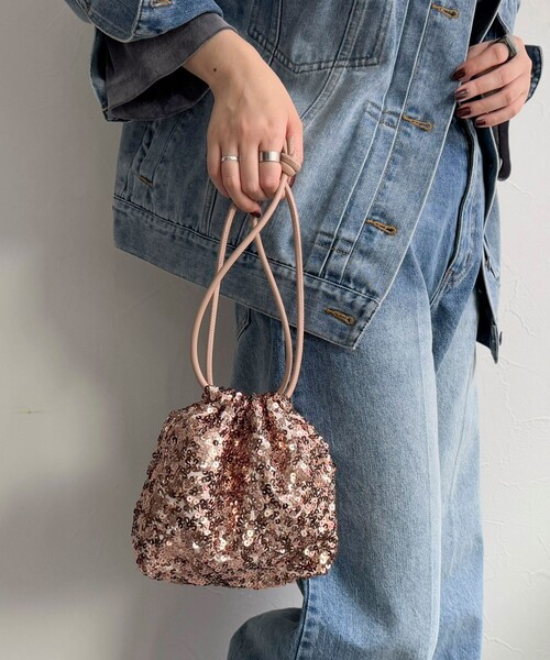 fredy emue（フレディエミュ）の「スパンコール巾着ショルダーバッグ（ショルダーバッグ・レディース・ブラック/ベージュ・FREE）」の3枚目の写真