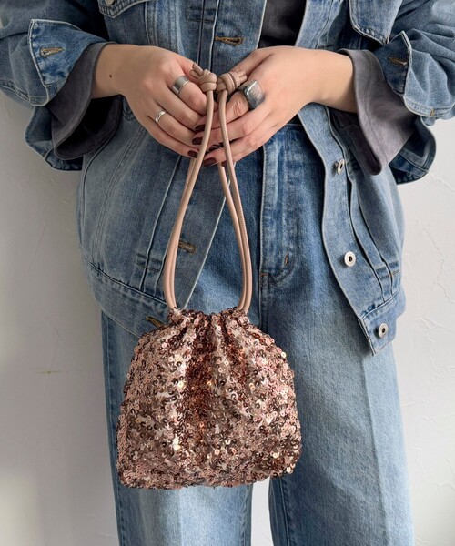 fredy emue（フレディエミュ）の「スパンコール巾着ショルダーバッグ（ショルダーバッグ・レディース・ブラック/ベージュ・FREE）」の4枚目の写真