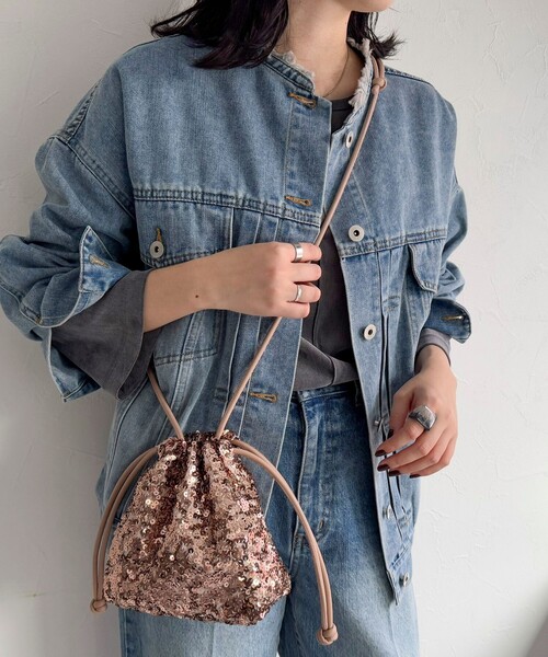 fredy emue（フレディエミュ）の「スパンコール巾着ショルダーバッグ（ショルダーバッグ・レディース・ブラック/ベージュ・FREE）」の7枚目の写真