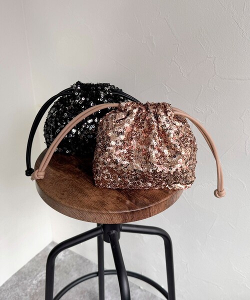 fredy emue（フレディエミュ）の「スパンコール巾着ショルダーバッグ（ショルダーバッグ・レディース・ブラック/ベージュ・FREE）」の8枚目の写真