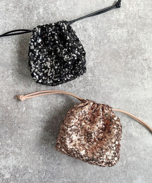 fredy emue（フレディエミュ）の「スパンコール巾着ショルダーバッグ（ショルダーバッグ・レディース・ブラック/ベージュ・FREE）」の9枚目の写真