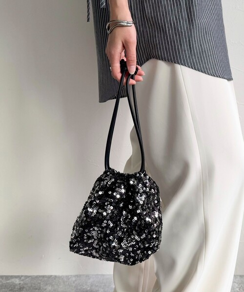 fredy emue（フレディエミュ）の「スパンコール巾着ショルダーバッグ（ショルダーバッグ・レディース・ブラック/ベージュ・FREE）」の13枚目の写真