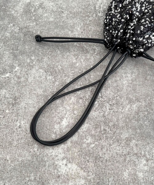 fredy emue（フレディエミュ）の「スパンコール巾着ショルダーバッグ（ショルダーバッグ・レディース・ブラック/ベージュ・FREE）」の21枚目の写真