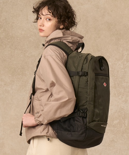 DANTON（ダントン）の「POLYESTER TWILL BACKPACK〈MONT FARON 27〉（バックパック/リュック・レディース・ブルー/ブラック/オリーブ/アイボリー・-）」の3枚目の写真