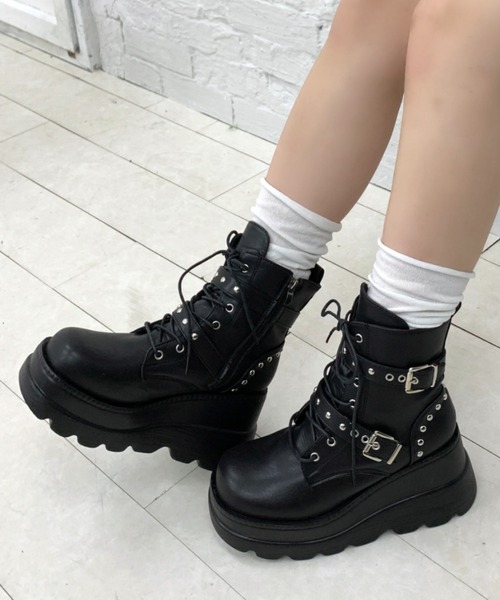 lilful(リルフル)の「スタイル盛れ ダブルベルト スタッズアクセント レースアップ 厚底ショートブーツ(ブーツ・レディース・ブラック・38/36)」の11枚目の写真