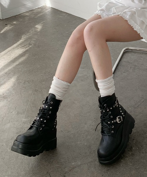 lilful(リルフル)の「スタイル盛れ ダブルベルト スタッズアクセント レースアップ 厚底ショートブーツ(ブーツ・レディース・ブラック・38/36)」の12枚目の写真